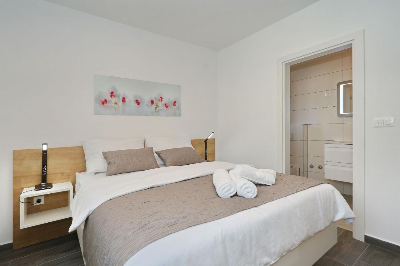 Villa Ankora 2 With Heated Pool ビオグラード・ナ・モル エクステリア 写真