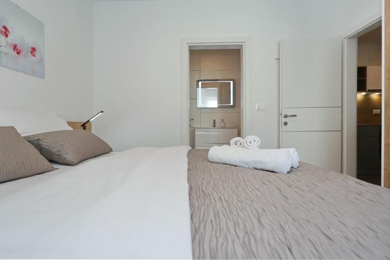 Villa Ankora 2 With Heated Pool ビオグラード・ナ・モル エクステリア 写真