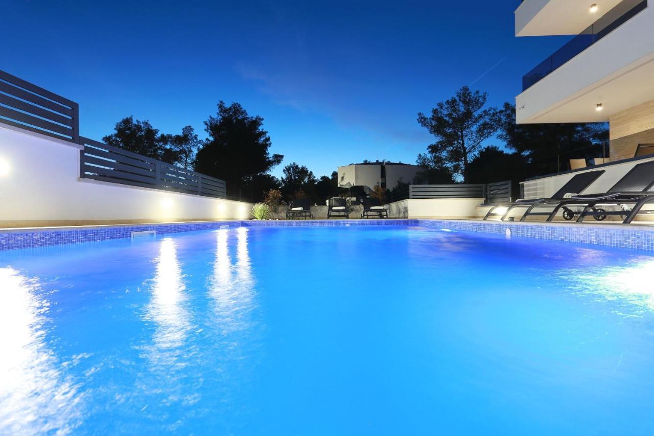 Villa Ankora 2 With Heated Pool ビオグラード・ナ・モル エクステリア 写真